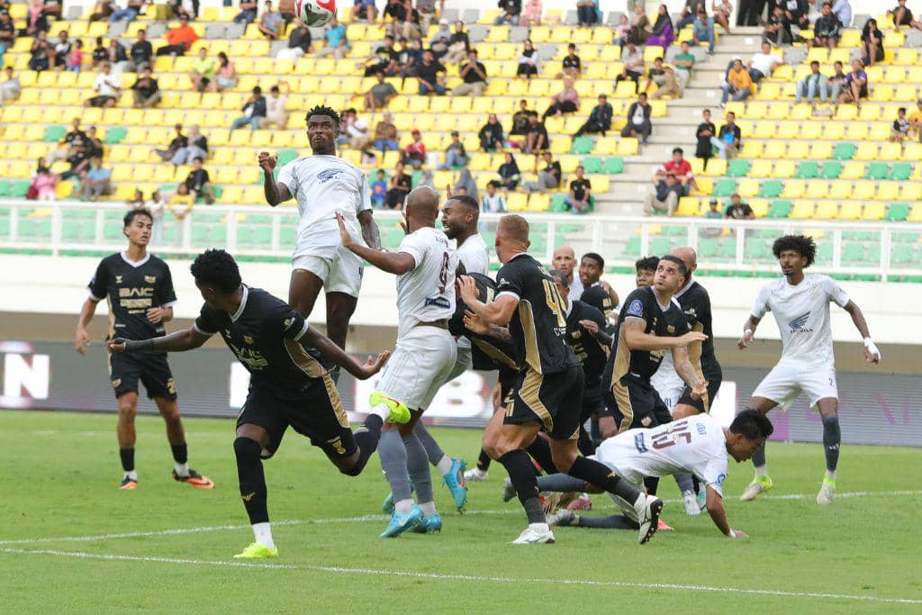 Dewa United versus PSM Makassar di musim 2025/2026.