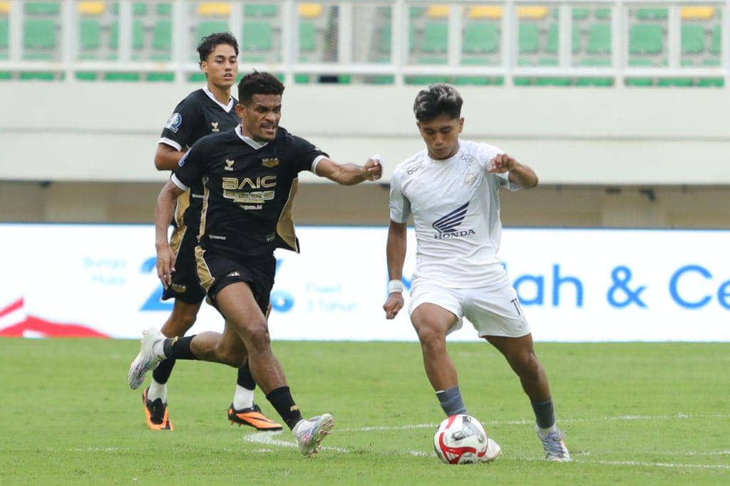 Pemain PSM Makassar yakni Mufli Hidayat.