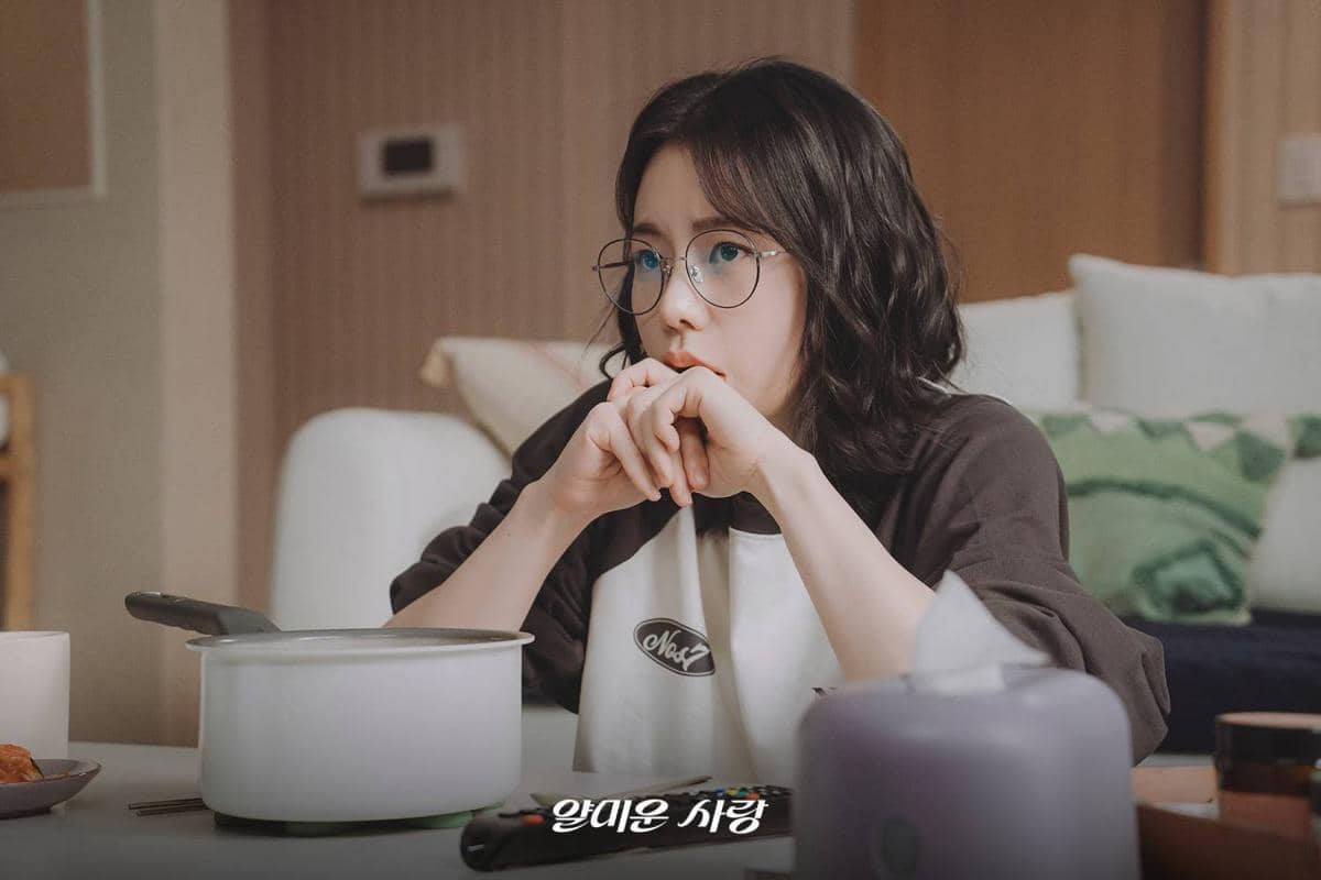 Wi Jeong Sin (Lim Ji Yeon) dalam drama Nice to Not Meet You