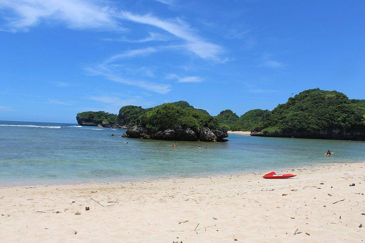 Pantai 3 Warna Malang