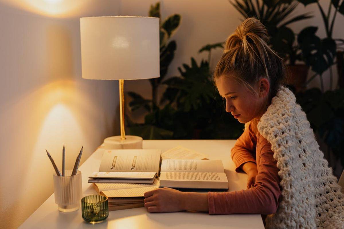 Belajar pada malam hari.