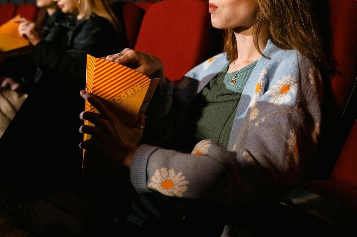 ilustrasi nonton ke bioskop