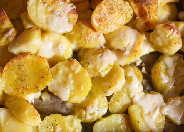 ilustrasi kentang panggang keju