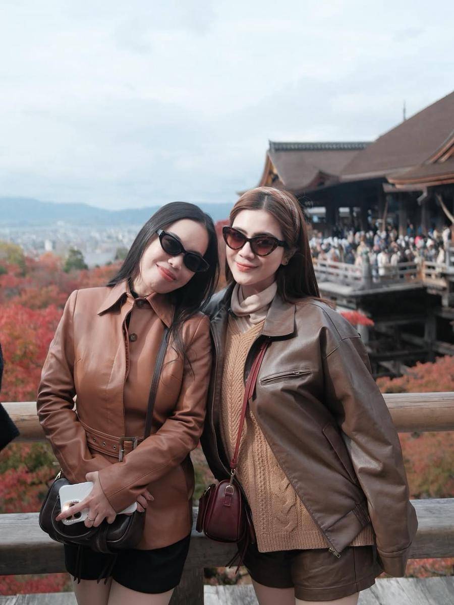 Felicya Angelista jalan-jalan di Kamigamo Shrine.