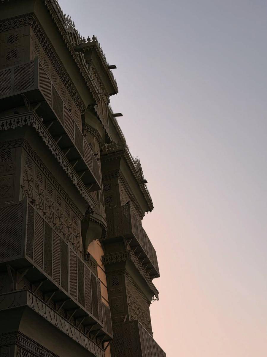 Keluarga Zaskia Sungkar jalan-jalan di Kota Tua Jeddah.