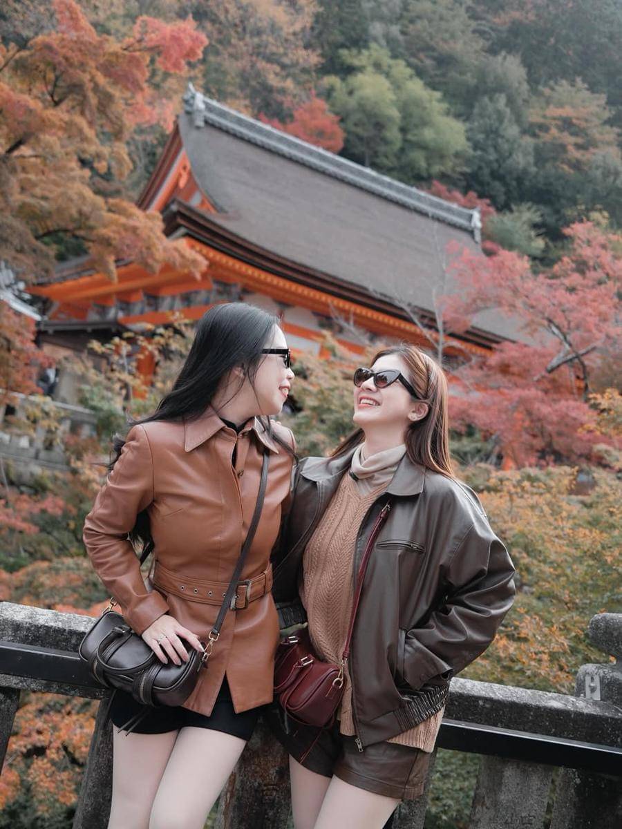 Felicya Angelista jalan-jalan di Kamigamo Shrine.