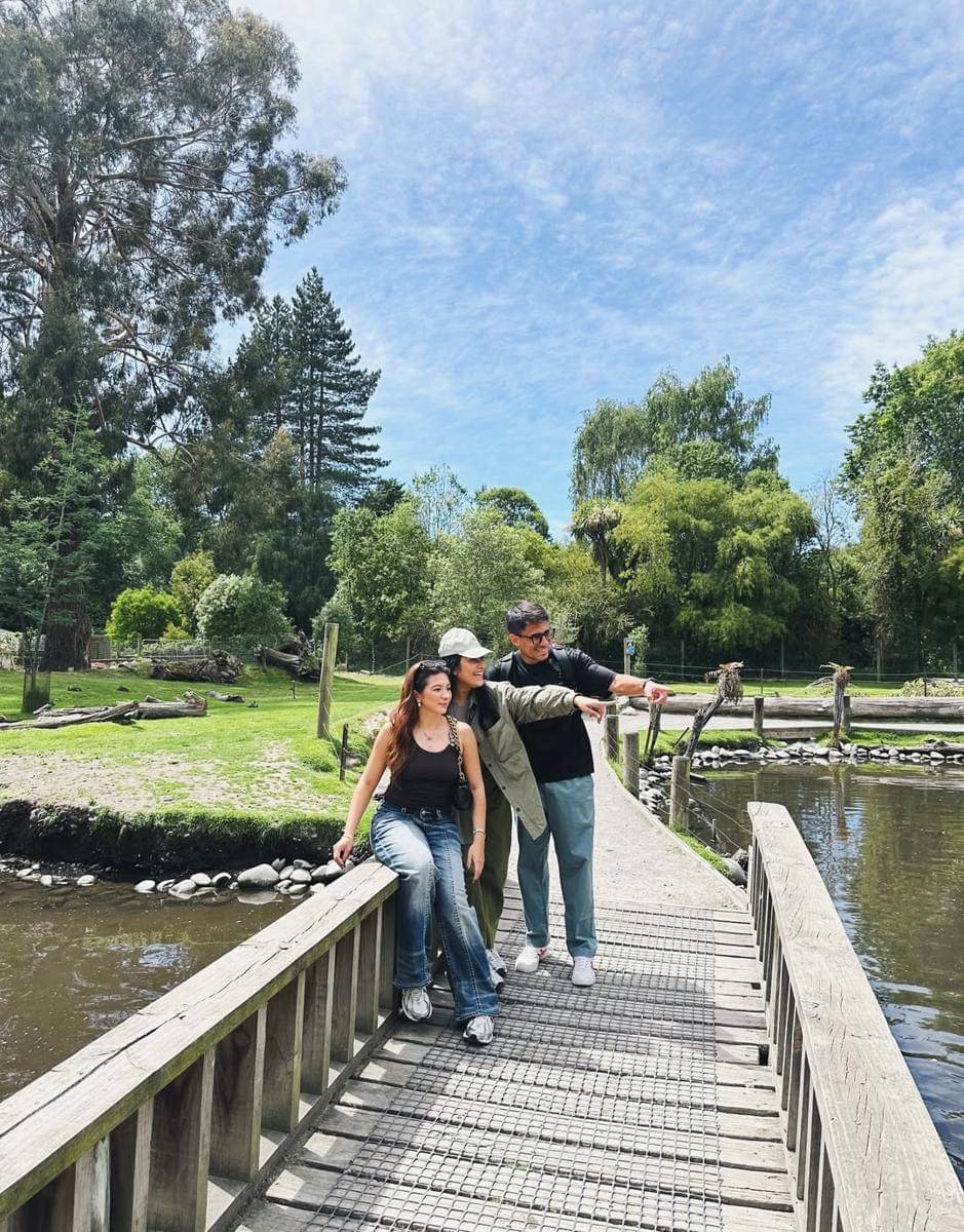 Gadis Sadiqah dan keluarga berlibur di New Zealand.