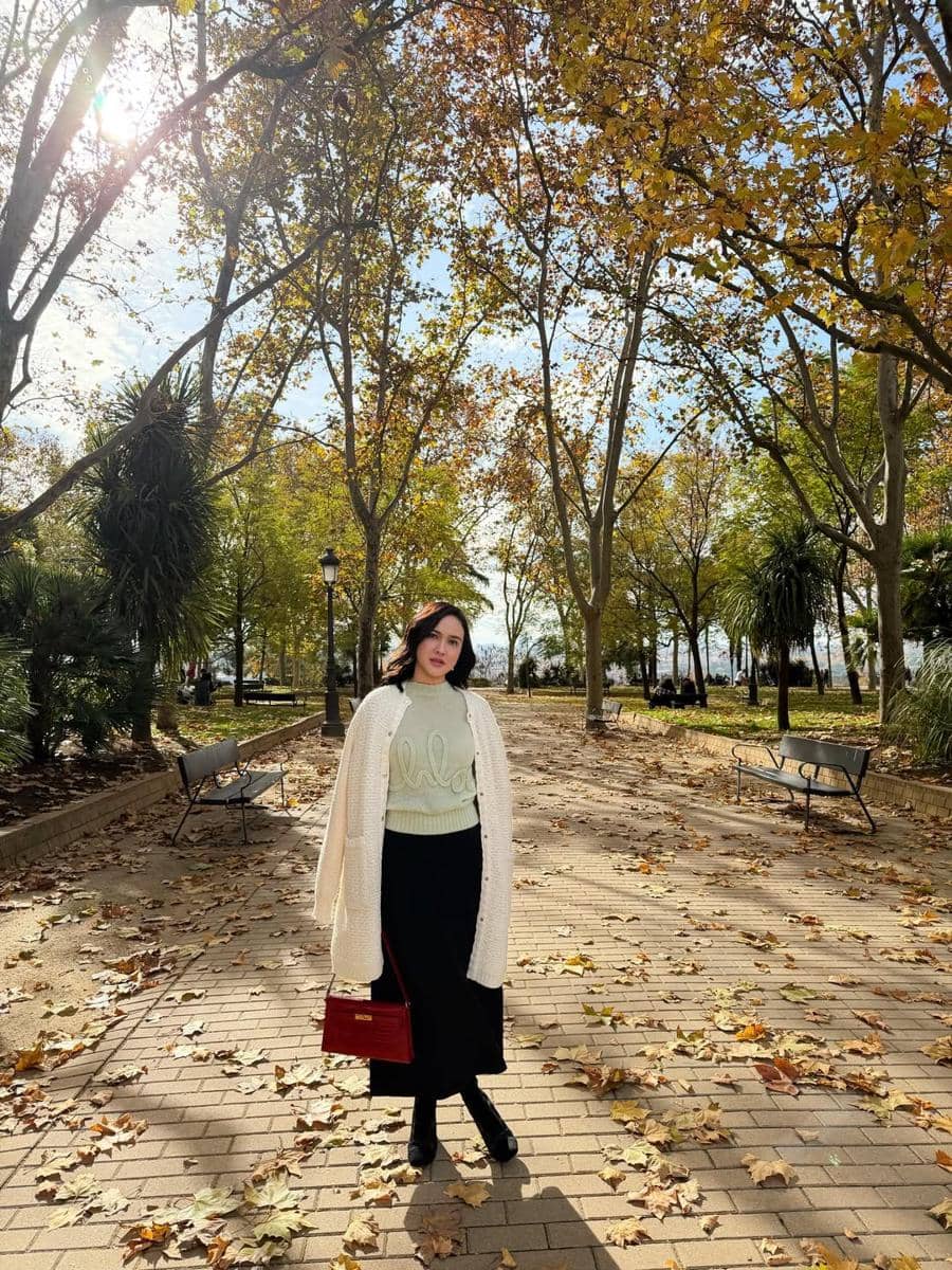 Shandy Aulia Jalan-jalan di Kota Madrid