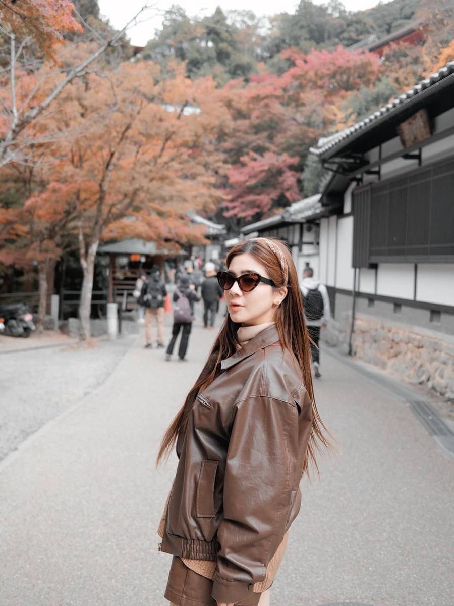 Felicya Angelista jalan-jalan di Kamigamo Shrine.