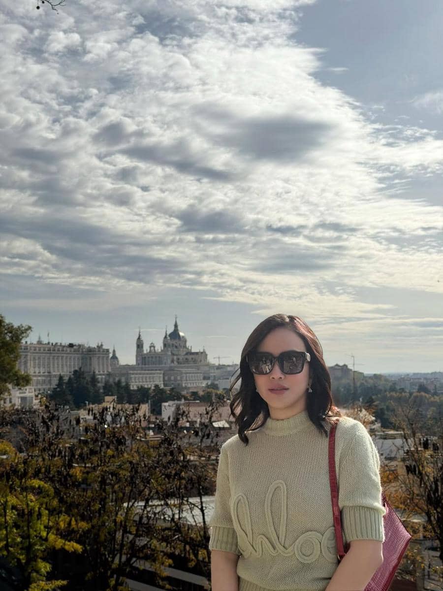 Shandy Aulia Jalan-jalan di Kota Madrid