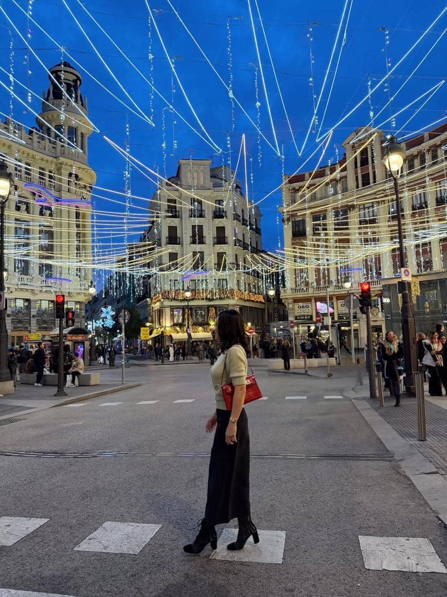 Shandy Aulia Jalan-jalan di Kota Madrid