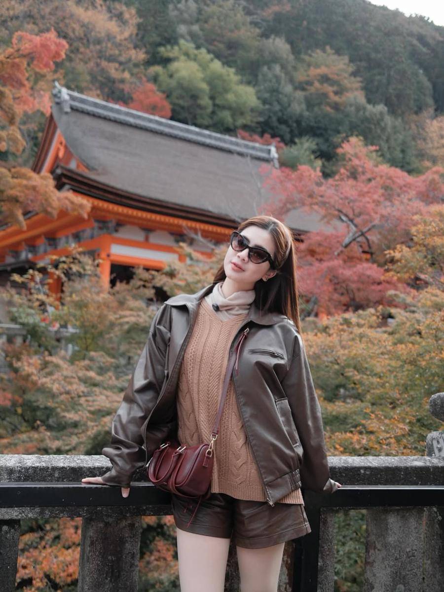 Felicya Angelista jalan-jalan di Kamigamo Shrine.