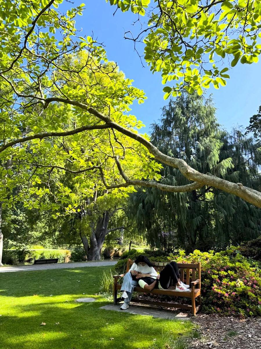 Gadis Sadiqah dan keluarga berlibur di New Zealand.