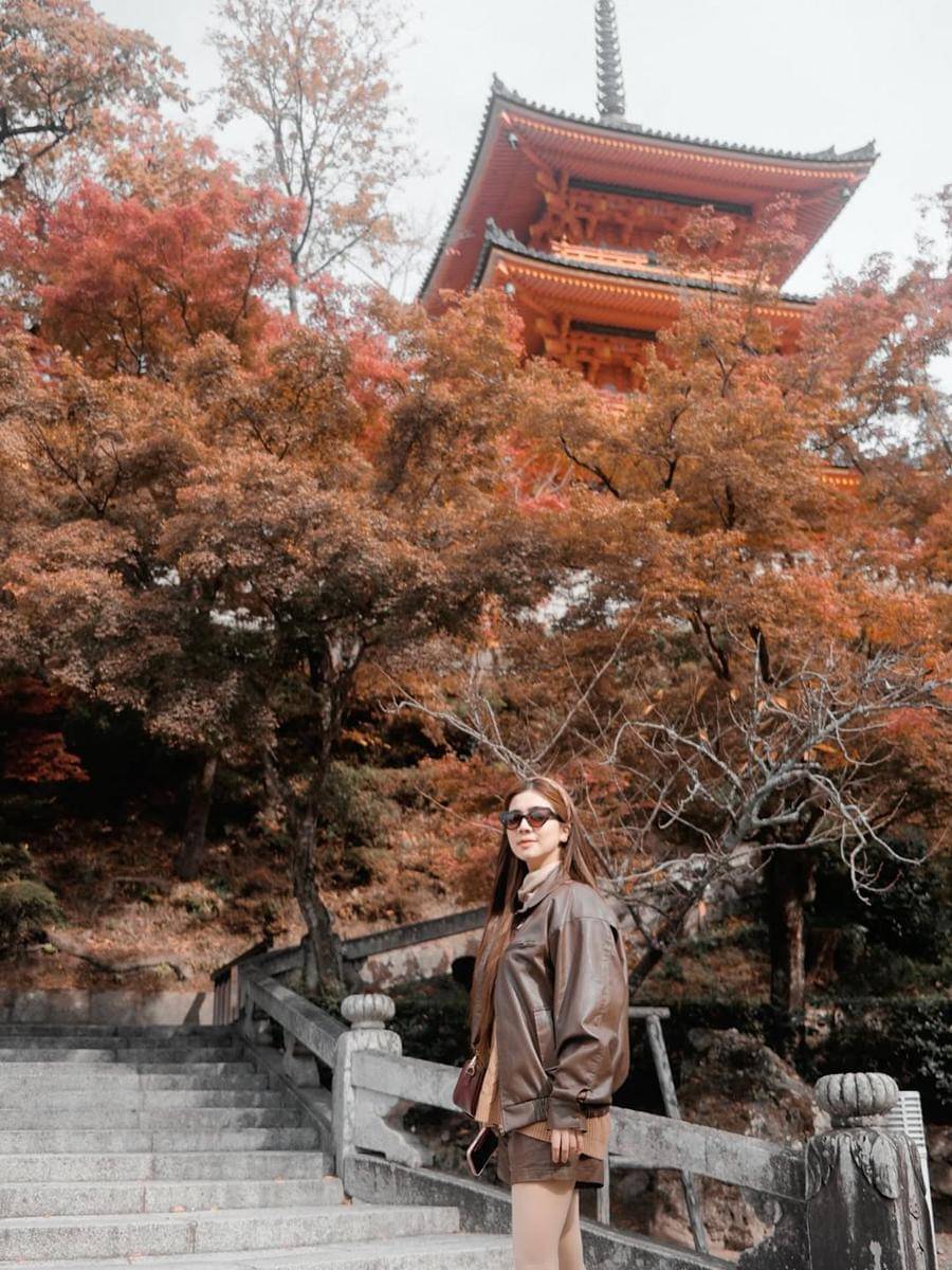 Felicya Angelista jalan-jalan di Kamigamo Shrine.