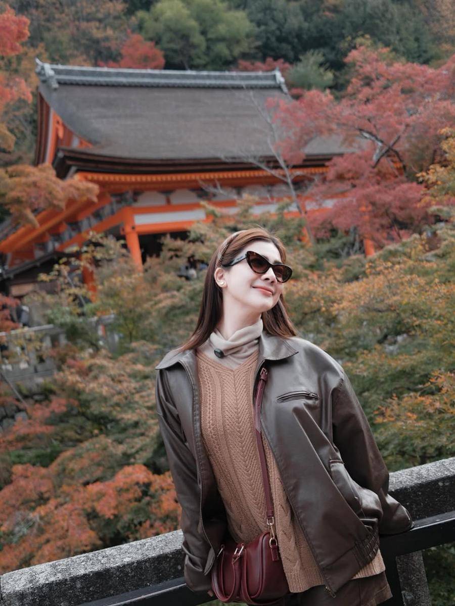 Felicya Angelista jalan-jalan di Kamigamo Shrine.