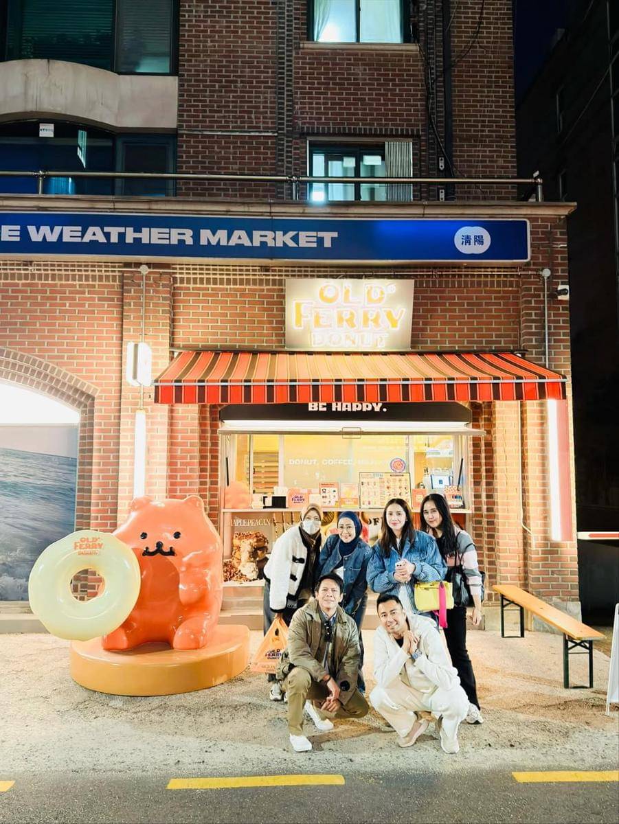 Raffi Ahmad dan Ariel jalan-jalan di Seoul.