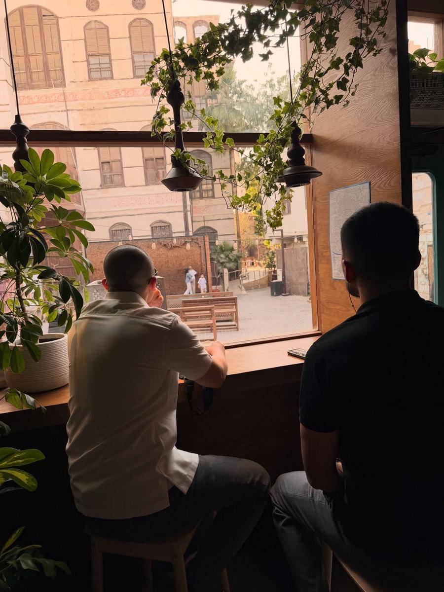 Keluarga Zaskia Sungkar jalan-jalan di Kota Tua Jeddah.