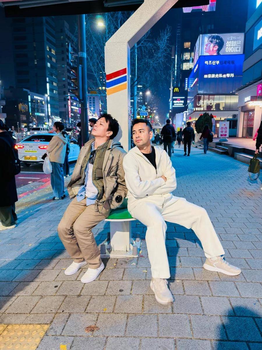 Raffi Ahmad dan Ariel jalan-jalan di Seoul.