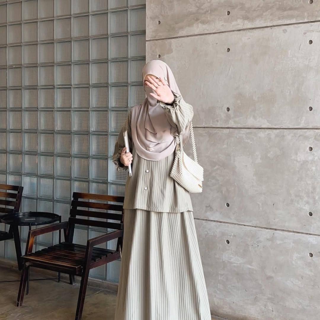 Inspirasi outfit syar'i ala Tinandrose