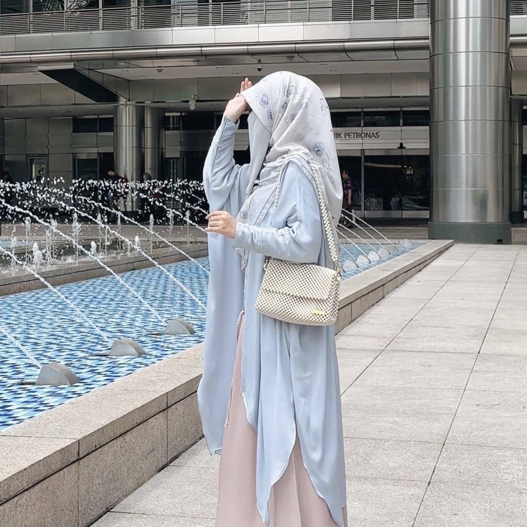 Inspirasi outfit syar'i ala Tinandrose 