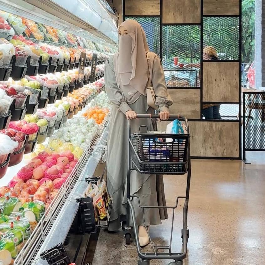 Inspirasi outfit syar'i ala Tinandrose