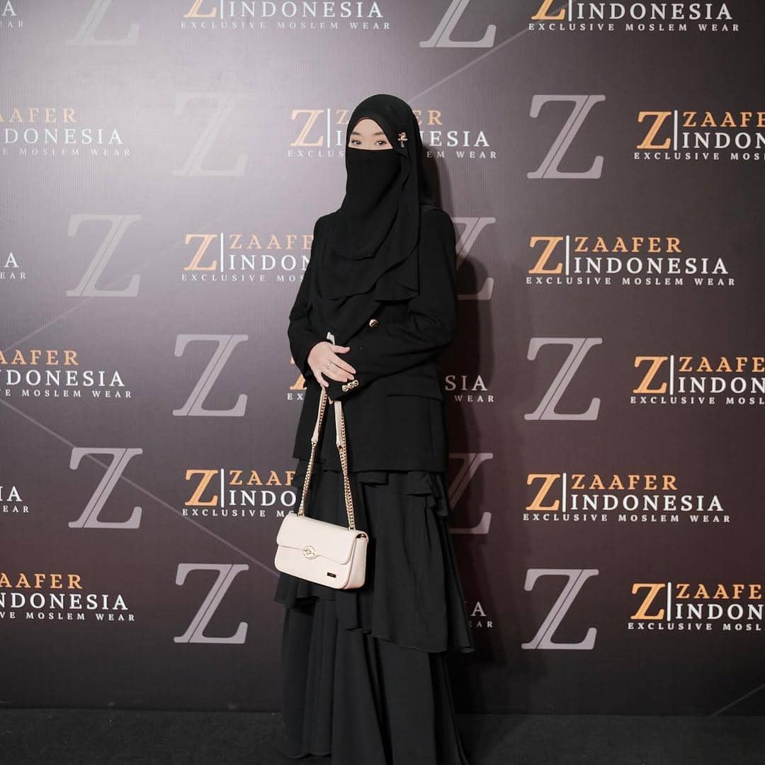 Inspirasi outfit syar'i ala Tinandrose 