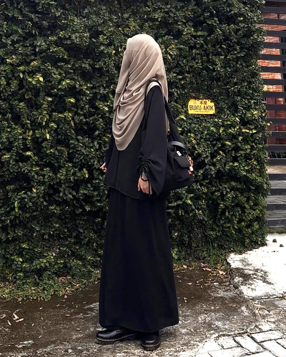 Inspirasi outfit syar'i ala Tinandrose