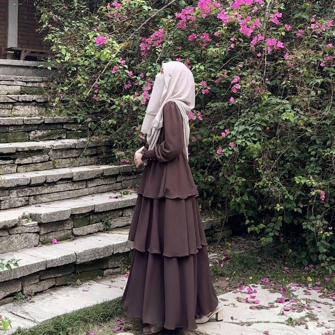 Inspirasi outfit syar'i ala Tinandrose