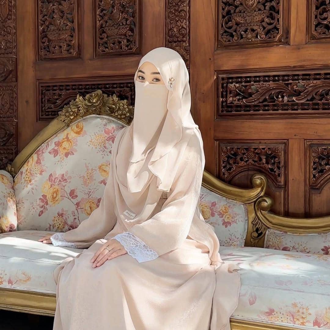 Inspirasi outfit syar'i ala Tinandrose