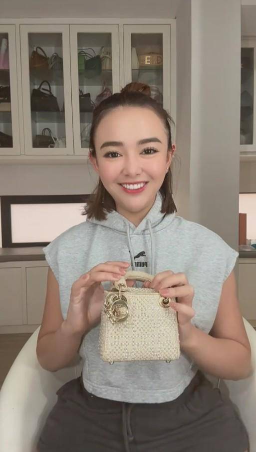 Harga Tas Mungil Amanda Manopo (tiktok.com/agml612)