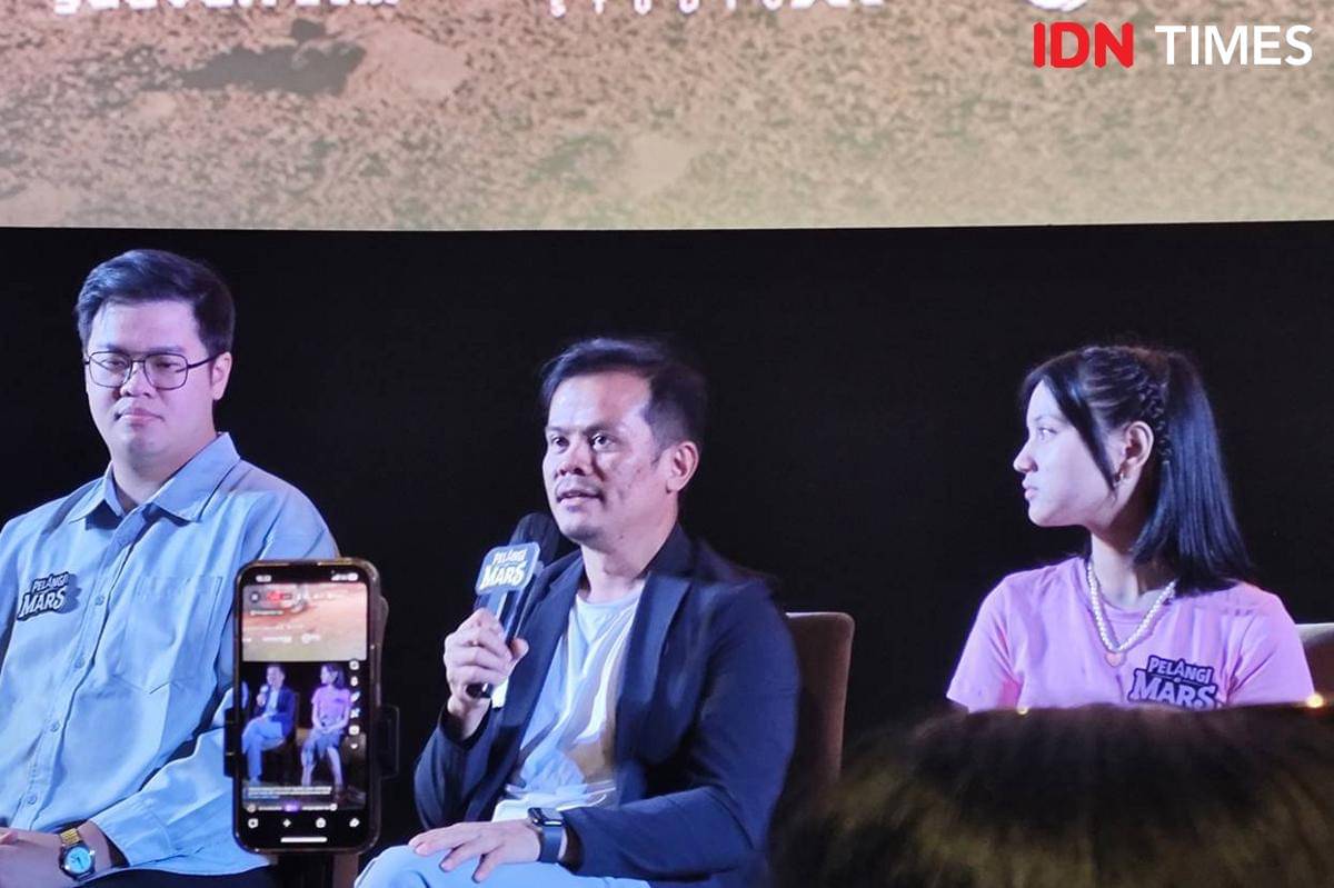 Dendi Reynando jelaskan pembuatan film Pelangi di Mars hampir rampung.jpg