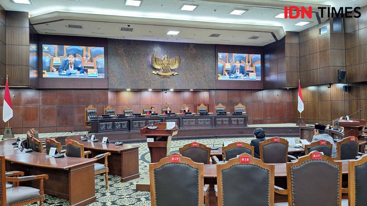 Sidang uji materiil UU ASN dan UU Polri di Gedung MK