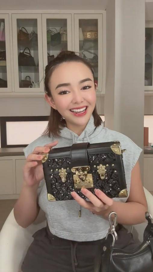 Harga Tas Mungil Amanda Manopo (tiktok.com/agml612)