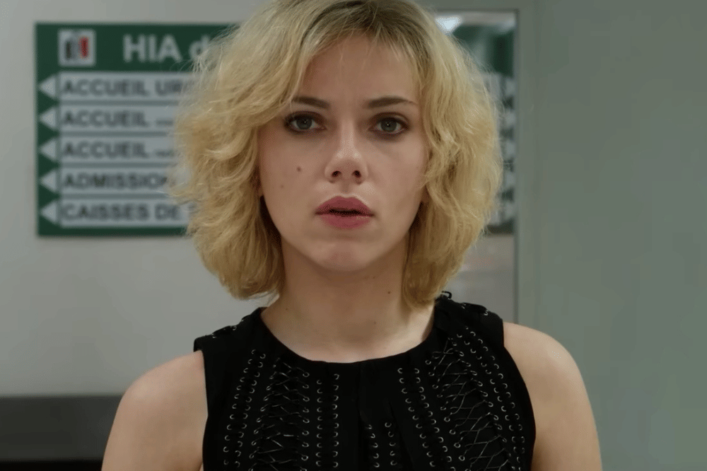 Potret Scarlett Johansson dalam film Lucy (2014)