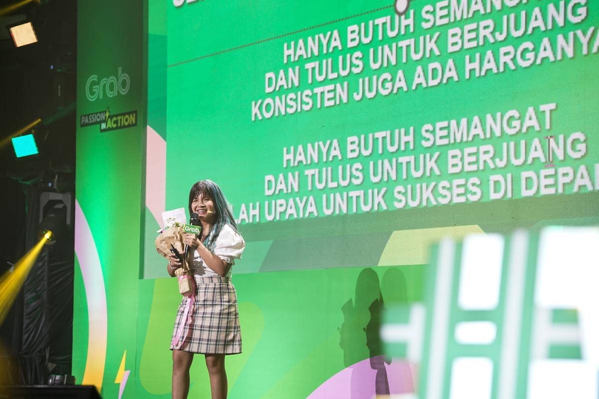 Foto 6 _ Musisi Idgitaf menjadi ‘Teman Sefrekuensi’ di sesi Creativity On Stage, Generasi Campus Roadshow 2025, Medan. Idgitaf memotivasi peserta dan menceritakan pengalamannya dalam menemukan passion.jpg