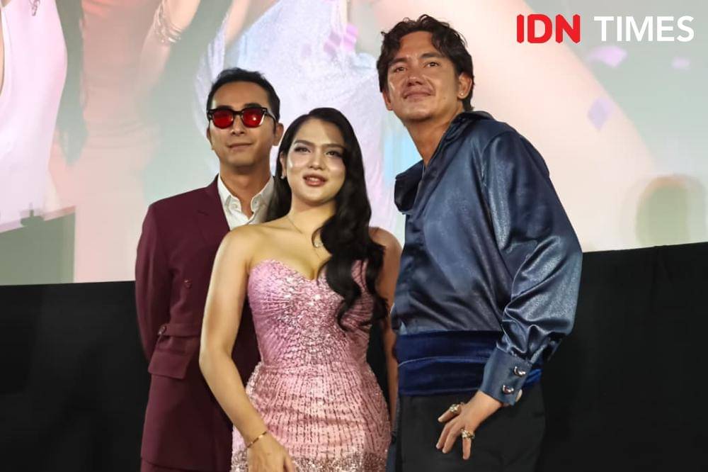 Potret Winky Wiryawan bersama Davina Karamoy dan Adipati Dolken di Press Conference Serial Sugar Baby