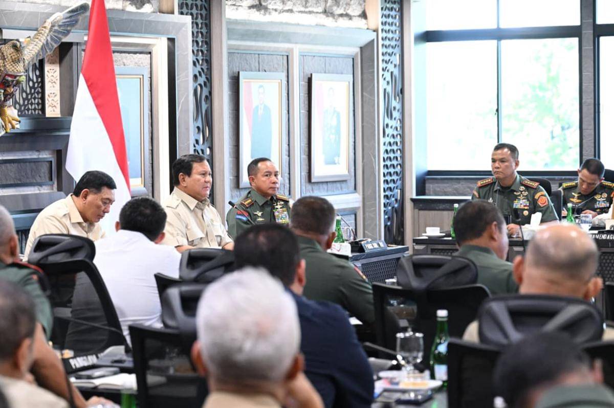 Prabowo Pimpin Evaluasi Nasional Koperasi Merah Putih di Mabes TNI
