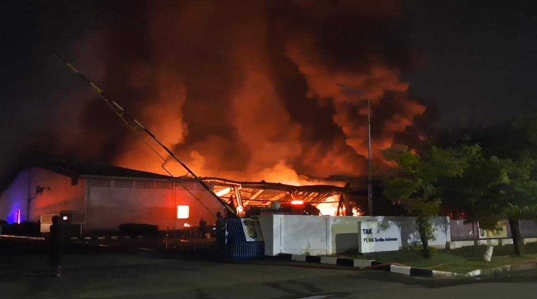 Pabrik tekstil di Cikarang Bekasi terbakar. (Istimewa)