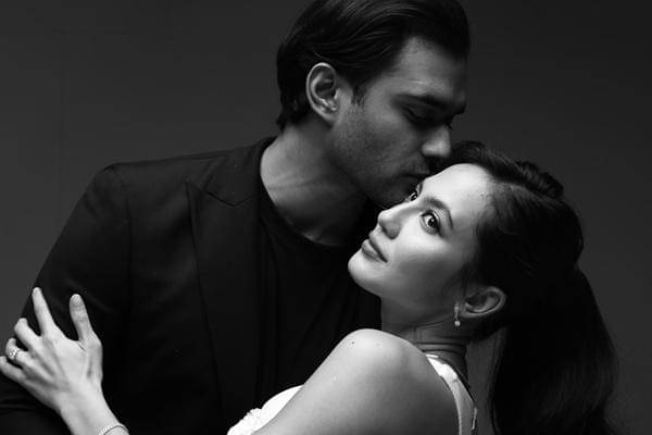 Anniversary Pertama Pevita Pearce dan Suami