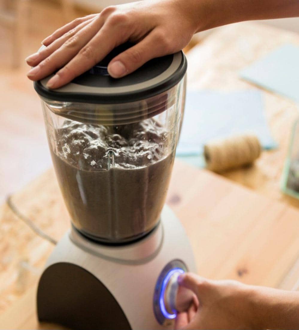 ilustrasi menyalakan blender