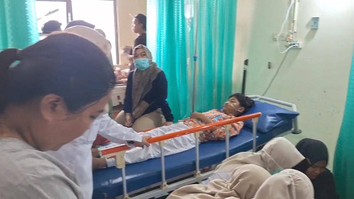 Sebanyak 79 siswa alami gejala mual pusing muntah hingga dehidrasi dirawat pada Puskesmas Gemaramg. IDN Times/Riyanto.