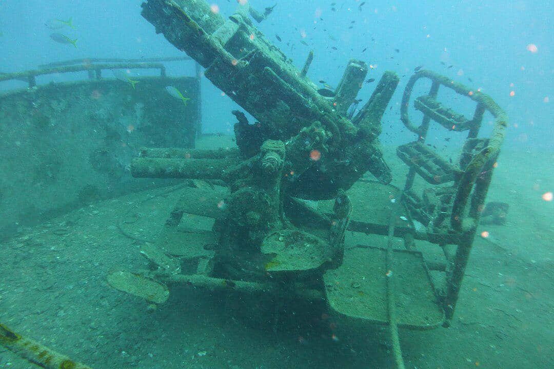 potret bangkai kapal di bawah laut HTMS Sattakut