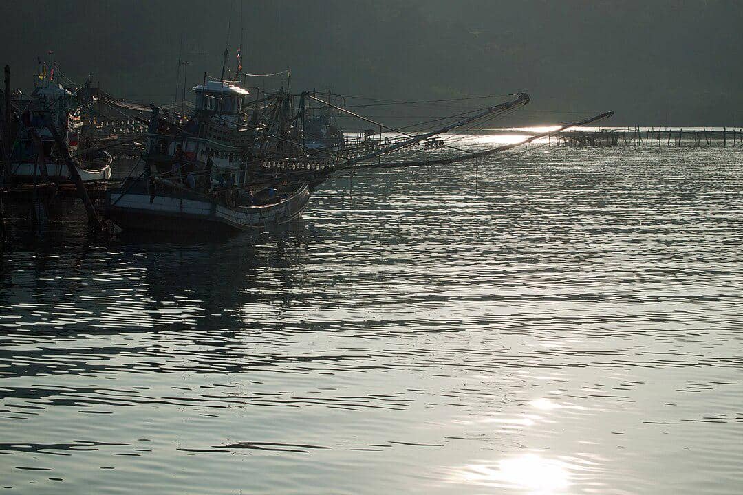 potret kehidupan autentik di salah satu desa nelayan Koh Kood
