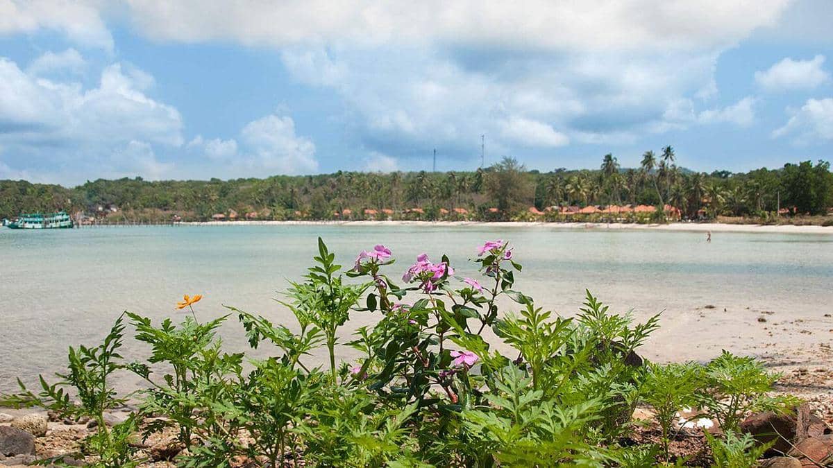 potret pemandangan tepi pantai Koh Kood