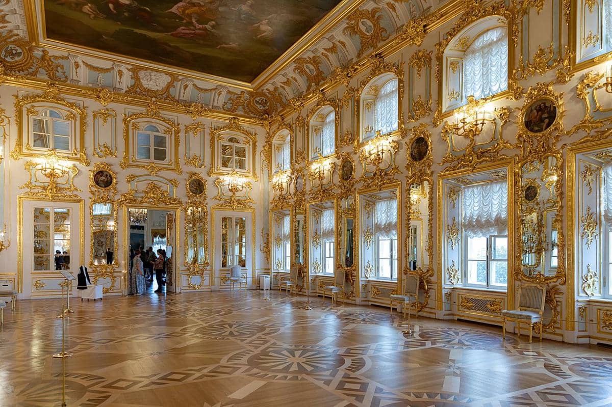 interior Istana Peterhof
