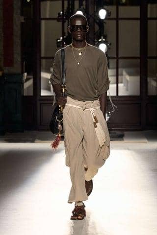 Koleksi BALMAIN S/S 26 di Paris Fashion Week