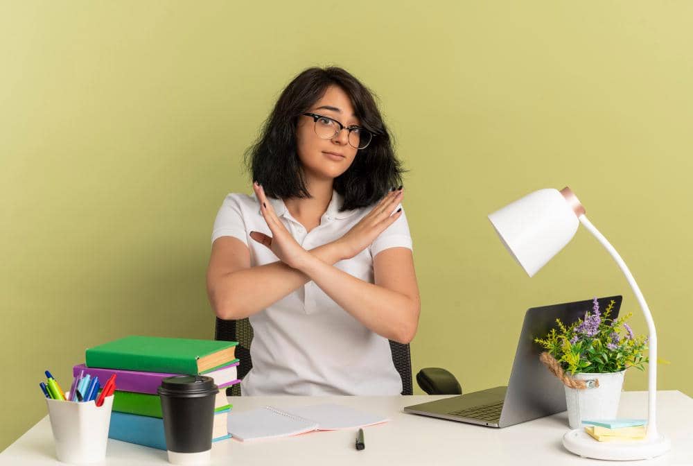 Ilustrasi seseorang sedang menolak