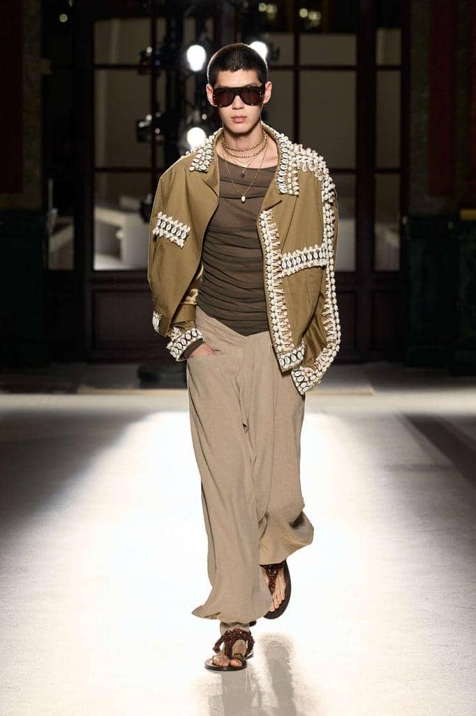 Koleksi BALMAIN S/S 26 di Paris Fashion Week