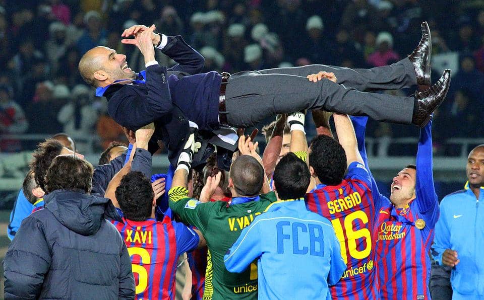 potret skuad Barcelona merayakan gelar juara bersama Pep Guardiola