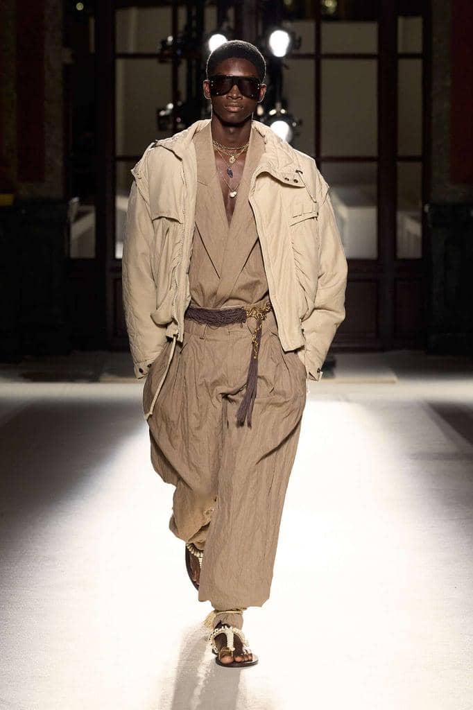 Koleksi BALMAIN S/S 26 di Paris Fashion Week